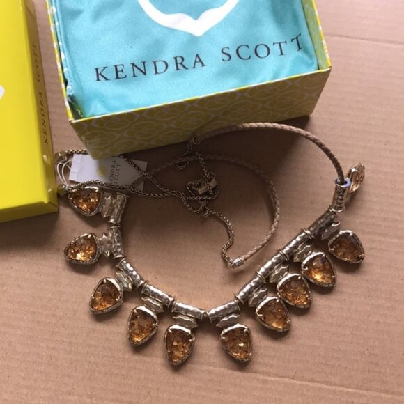 KENDRA SCOTT Willow Frontal Necklace - Picture 5 of 9